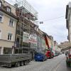 Im Landsberger Vorderanger wird derzeit gebaut. Ein altes Haus soll wieder in neuem Glanz erstrahlen. Bis dahin ist es meist eine lange Zeit mit Baulärm und viel Staub. Selim Ayoglu berichtet über die Sanierungsarbeiten an seinem Haus. 