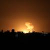 Eine Rauchwolke steigt im Süden des Gazastreifens auf. Nach einem neuen Raketenangriff aus dem Gazastreifen hat Israels Luftwaffe erneut Ziele der dort herrschenden Hama beschossen. 