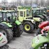 Der Plärrer, ein Traktorenparkplatz: Mit rund 1000 Schleppern kamen Bauern aus Schwaben am Sonntag nach Augsburg, um gegen steigende Auflagen zum Umweltschutz zu protestieren. Damit werde die Landwirtschaft zerstört.  	