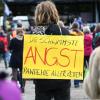 Corona ist für alle eine Zumutung – doch die Querdenker halten auch die Reaktionen der Politik für falsch. Im Bild ein Teilnehmer an einer Demonstration in Konstanz Anfang Oktober.