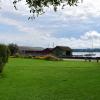 Auch wenn die Grünflächen in der gemeindlichen Seeanlage in Schondorf im Sommer wie eine Liegewiese aussieht – dazu soll sie nicht genutzt werden, das hat die Gemeinde in einer neuen Satzung beschlossen. 