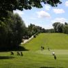 Acht Flutlichtmasten sollen auf dem Gelände des Golfclubs Augsburg in Burgwalden errichtet werden. Die Anwohner und auch Naturschützer sehen das kritisch. 