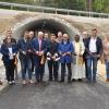 Zahlreiche Vertreter aus Politik, Behörden, der Polizei, der Planungs- und Baufirmen, dem Dominikus-Ringeisen-Werk und der Geistlichkeit beider Konfessionen waren bei der Freigabe der Radwegunterführung bei Edenhausen an der B300 vor Ort.