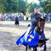 Die Gundelfinger Ritter veranstalteten auf dem Reitplatz neben dem Mittelalterlager ein eindrucksvolles Ritterturnier mit zahlreichen Wettkämpfen. 