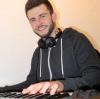 Stefan Lindenthal an seinem Lieblingsplatz: An seinem Keyboard kreiert er neue Sounds und auch als DJ geht es für ihn derzeit steil bergauf. 
