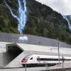 Der Gotthard-Basistunnel ist derzeit für den Personenverkehr gesperrt. Wer trotzdem mit dem Zug in die Schweiz fahren möchte, muss eine Alternativstrecke wählen.