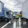 Auf der Autobahn A6 krachten am Mittwoch bei Altdorf nahe Nürnberg 17 Fahrzeuge ineinander.