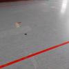 Der Boden in der Schmutterhalle in Bäumenheim birgt Verletzungsrisiko, da die Schäden zu groß sind.