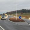 Ein Autofahrer ist in Bopfingen über eine Verkehrsinsel gefahren.