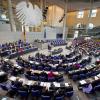 Im Bundestag sitzen deutlich mehr Männer als Frauen.