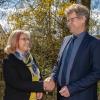 Der Leiter vom AELF Nördlingen-Wertingen Reinhard Bader hieß die neue Leiterin des Bereichs Forsten, Eva-Maria Birkholz, willkommen.