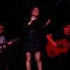 Sängerin Gisela Joao zelebrierte bei ihrem Konzert im Ulmer Zelt Nähe, Sehnsucht und Fernweh nach einer fremden Welt. 	