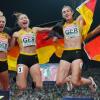 Die goldene Sprint-Staffel der EM: Lisa Meyer (l-r), Gina Lückenkemper, Alexandra Burghardt und Rebekka Haase.
