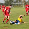 Ausgerutscht sind Heiko Greiner und der SV Holzkirchen trotz einer guten Leistung beim Bezirksliga-Start gegen Wertingen (links Tobias Niederleitner).   

