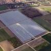 Die Stromerzeugung mithilfe der Sonne im Kreis Augsburg soll massiv ausgebaut werden. Unser Bild zeigt einen bestehenden Solarpark bei Nordendorf.