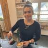 Daniela Gruber hat im März den Schritt in die Selbstständigkeit gewagt und in Helchenried das Café Alte Fabrik eröffnet.