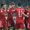 Die Bayern feiern das 2:0 von Thomas Müller.