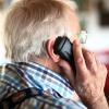 Telefonanrufe von Betrügern werden älteren Menschen immer öfter zum Verhängnis. 