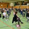  Bei der Abitur-Abschlussfeier in der Turnhalle des Gersthofer Paul-klee-Gymnasiums wurde streng auf die Einhaltung der Abstände geachtet.