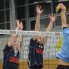 So sehr sich Michael Hurler (links) und Michael Stöcker im Friedberger Block auch streckten – am Ende zogen die TSV-Volleyballer gegen Marktredwitz mit 2:3 den Kürzeren und verloren nach mehr als einem Jahr wieder einmal ein Heimspiel. 