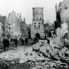 Die Jakoberstraße war wenige Tage nach Augsburgs schrecklichster Bombennacht wieder befahrbar.
