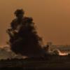 Nach einem Luftangriff auf den Gazastreifen steigt eine Rauchwolke auf.