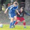 Nur selten ließen die Spielerinnen des SV Bonstetten (links Tanja Berchtenbreiter) beim 6:0-Sieg ihren Kontrahentinnen von der SG TSV Gersthofen/Westheim (rechts Rebecca Weiß) an den Ball kommen. 