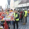 Phasenweise haben nach Schätzungen der Polizei am Samstagnachmittag bis zu 2200 Menschen auf dem Aichacher Stadtplatz für Demokratie und Freiheit demonstriert.