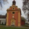 Die Schlosskapelle am nördlichen Ortsrand hat die Gemeinde Otting dieses Jahr zum symbolischen Preis von einem Euro von der Diözese Eichstätt gekauft. Das Kirchlein aus dem Jahr 1704 ist dringend sanierungsbedürftig.