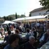 Nach dem Festgottesdienst in der katholischen Stadtpfarrkirche mit Diakon Tino Zanini und der musikalischen Umrahmung durch die Feuerwehrkapelle stand eine Gartenparty im Park des Château des Echelles auf dem Programm.