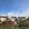 In Weinried im Unterallgäu hat am Mittwoch eine landwirtschaftliche Maschinenhalle gebrannt. Die Ursache des Feuers ist bislang unklar.   