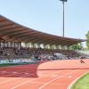 Nicht jeder Fußballverein kann wie hier im Augsburger Rosenaustadion auf eine Tribüne zurückgreifen, wo feste Sitzplätze vergeben werden können.