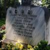 Auf dem Künstlerfriedhof in Holzhausen bei Utting hat Claire Watson (ihre letzte Ruhe gefunden. Sie starb am 16. Juli 1986.  	