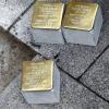 Stolpersteine wie diese finden sich in vielen Ulmer Straßen. Sie errinnern an Jüdinnen und Juden, die während des Holocausts getötet wurden. 	