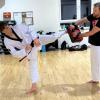 Vater Matthias trainiert seinen Sohn Vincent Hörmann im Taekwondo.