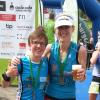 Theresa (links) und Carola Wild zeigten sich glücklich über ihre Leistungen beim Trans Vorarlberg Triathlon. 	