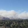 Dicke Rauchwolken ziehen über die Hügel des Topanga Canyon, östlich von Malibu, wo auch Uschi Obermaier lebt.