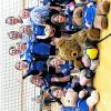 Der Volleyball-Nachwuchs des FSV Marktoffingen mit den Trainerinnen und diversen Glücksbringern.  	