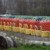 Erdbeerhäuschen von Obstbauer Kraus, die vor Saisonbeginn auf ihre Verteilung warten.