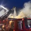 Das Kegel-Casino in Dillingen ist am Dienstag in Brand geraten. Zuerst brannte ein Schuppen, dann breitete sich das Feuer auf das Hauptgebäude aus. Zahlreiche Einsatzkräfte waren vor Ort.
