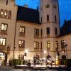 Serenadenabend vor historischer Kulisse:  
Im Innenhof von Schloss Haldenwang fand ein erstes Freiluftkonzert statt. Es spielte das Musica Antiqua Ensemble unter der Leitung von Bernhard Löffler.