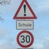 Dieses Verkehrszeichen legt die Gültigkeit der Geschwindigkeitsbegrenzung auf die Länge der Gefahr fest. Diese endet dann automatisch. 	