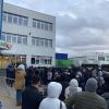 Angehörige, Freunde und Bekannte haben bei einer Trauerfeier an der Ditib-Moschee in Ulm Abschied von der getöteten 15-Jährigen genommen.