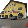 Das Gebäude der ehemaligen Disko in Horgau steht zum Verkauf. Viele Menschen haben noch Erinnerungen an die Partys dort. 	