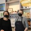Mitgründerin Heike Uhrig und Annika Bast von "Die Krämerin" in Schwabmünchen sind immer wieder über die Unsicherheit mancher Kundinnen und Kunden überrascht.