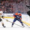 Die Oilers um Connor McDavid (r) schieden gegen die Vegas Golden Knights aus.