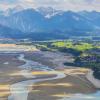 So sieht der trockengelegte Forggensee von oben aus. Der Lech ist gut zu erkennen. Er schlängelt sich durch den ausgetrockneten See.