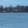 Die ungenehmigte Lichterkette vor dem Kiosk am Friedberger See beschäftigt die Stadtpolitik.