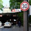 In der Pferseer Unterführung gilt schon jetzt Tempo 30. Wenn es nach der Stadt Augsburg geht, würde sie diese Regelung gerne auf deutlich mehr Straßen ausweiten.