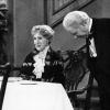 Sendetermine für "Dinner for One" heute an Silvester 2023 und an Neujahr 2024: Freddie Frinton als Butler James und May Warden als Dame Miss Sophie.